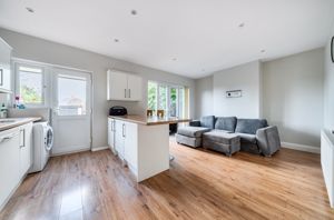 Kitchen diner angle 1- click for photo gallery